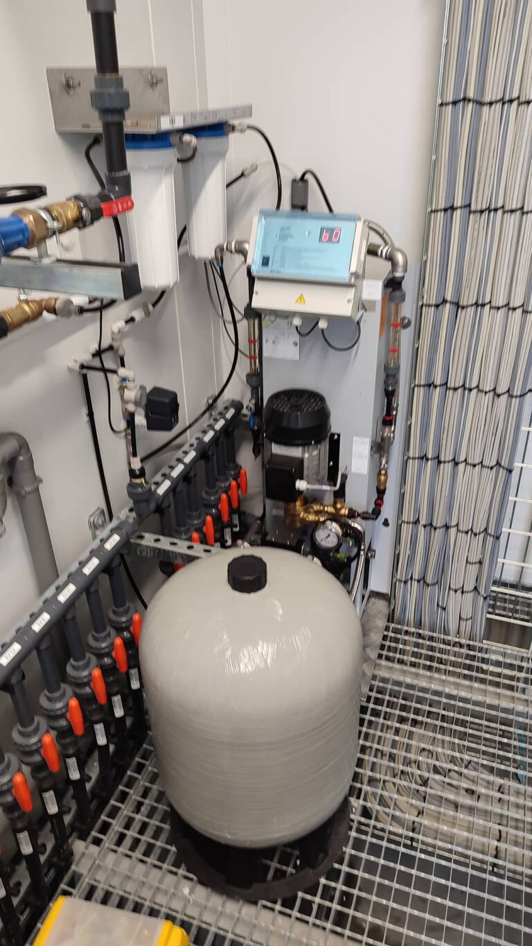 Installation de production d’eau osmosée pour un système d’humidification industrielle