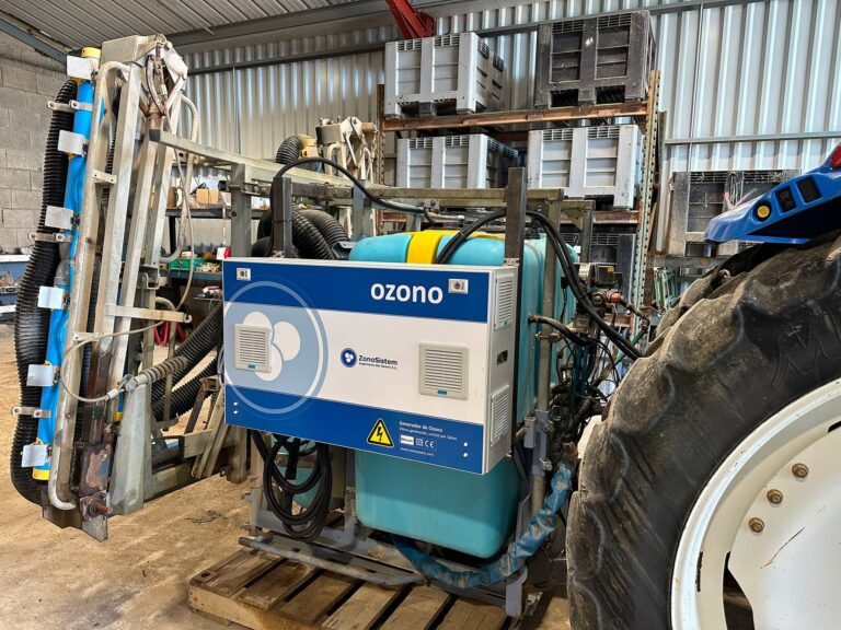 Système de traitement à l’ozone monté à l’arrière d’un tracteur pulvérisateur